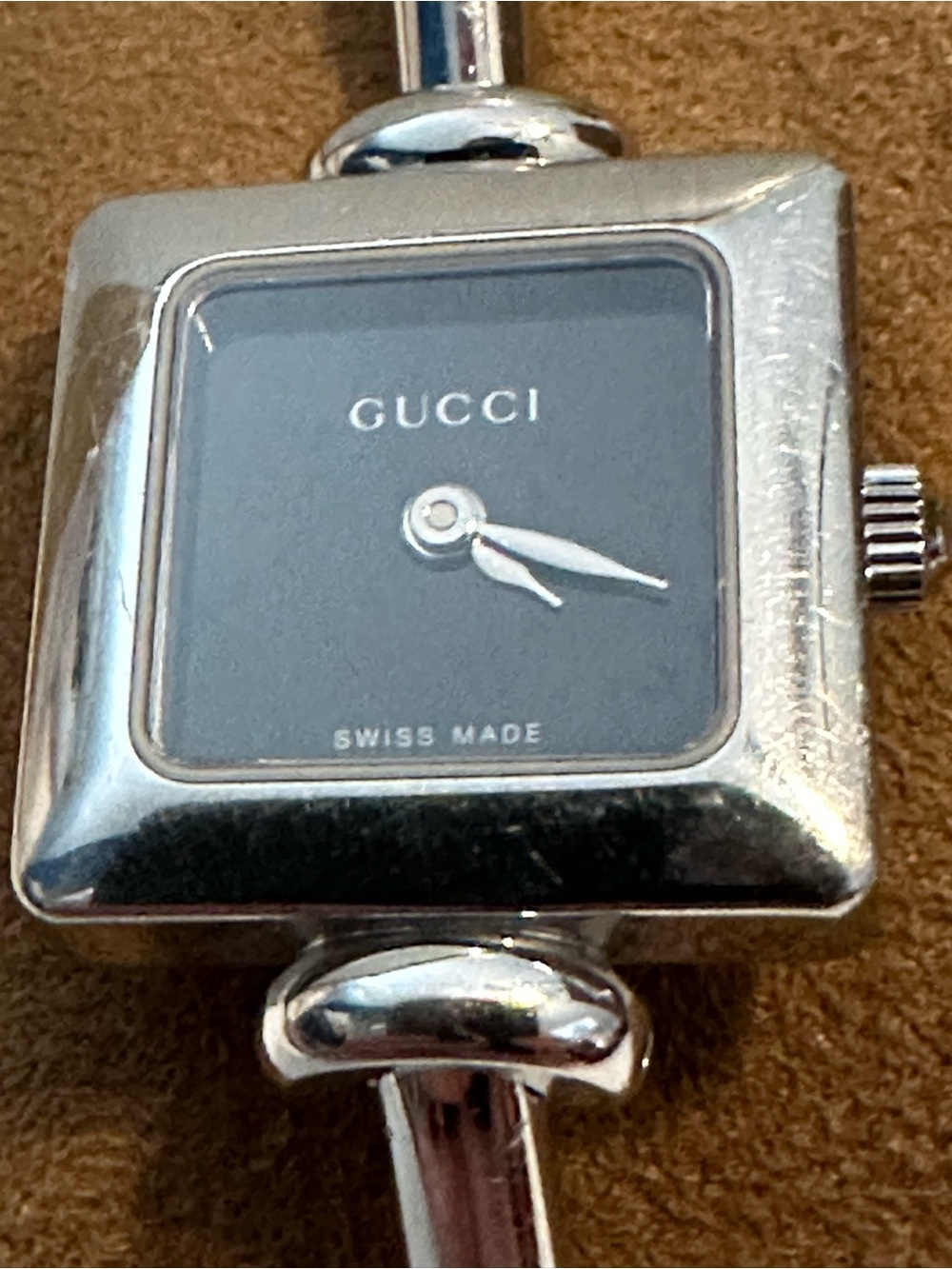 Gucci 1900L Swiss Bangle Watch - Picture 3 of 10